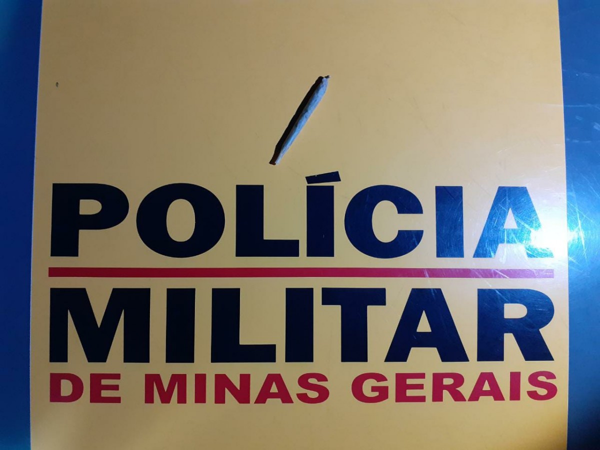 Dois homens são presos em Formiga por condução de veículo com condutor inabilitado e posse de drogas