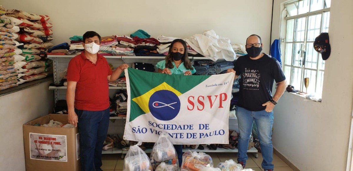 Anderson di Oliveira e Juvenil Nascimento arrecadam quase 200 kg de alimentos em Live Solidária