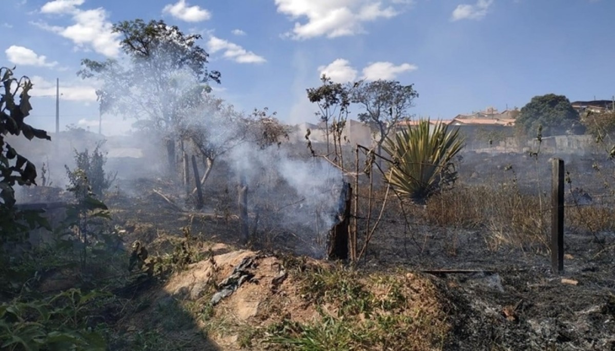 Homem é preso por colocar fogo em área de pastagem em Formiga