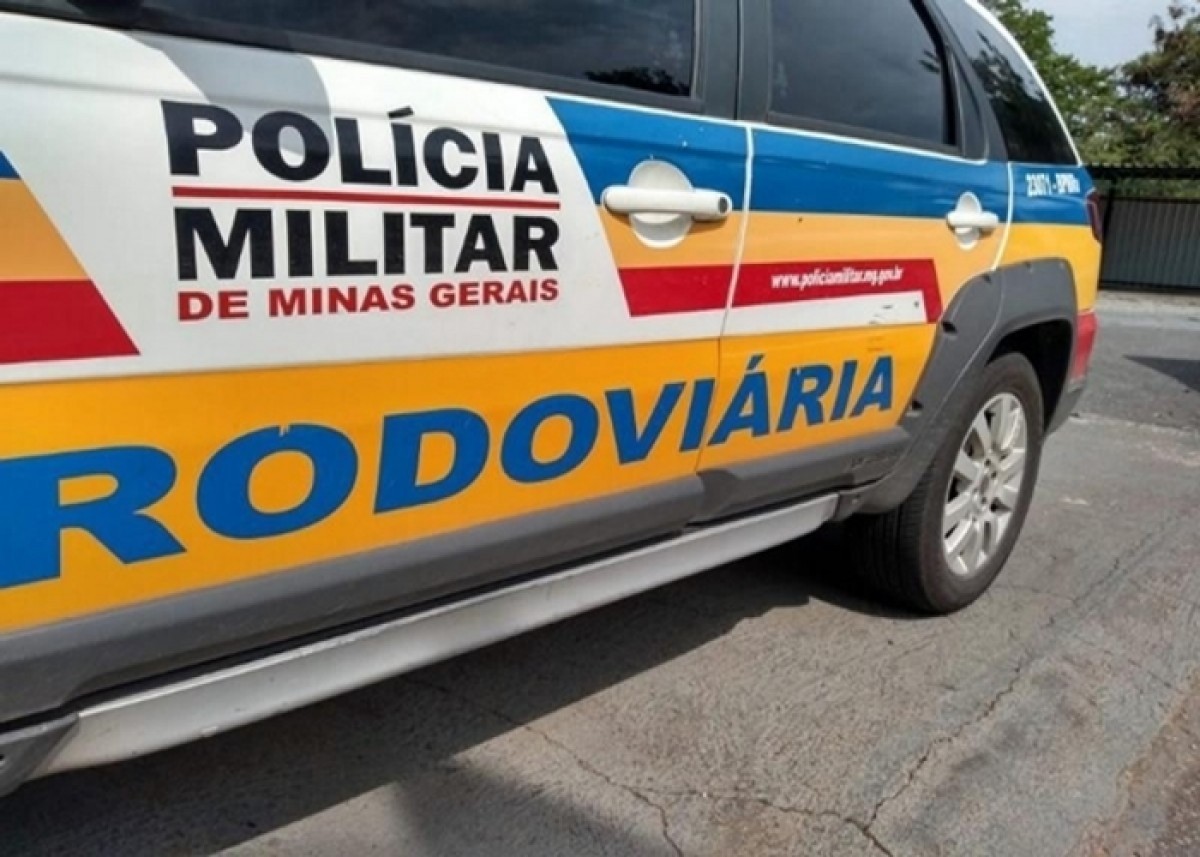 Condutor inabilitado é multado em mais de R$ 5 mil durante blitz da PMR em Bambuí
