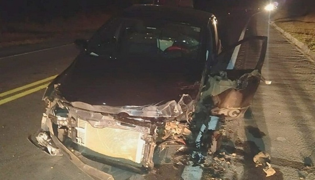 Motorista dorme ao volante e bate em carreta na MG-050