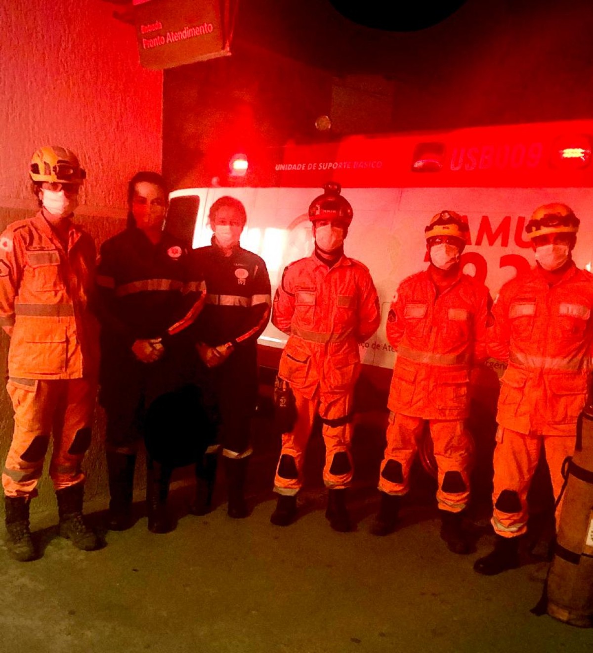 Bombeiros de Arcos e Lagoa da Prata são acionados para auxiliar em locomoção de um paciente de 300kg