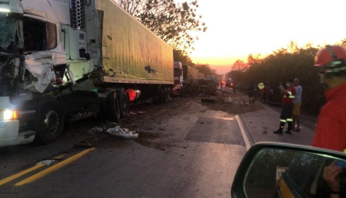 Acidente deixa dois mortos e três feridos na BR-262, em Bom Despacho