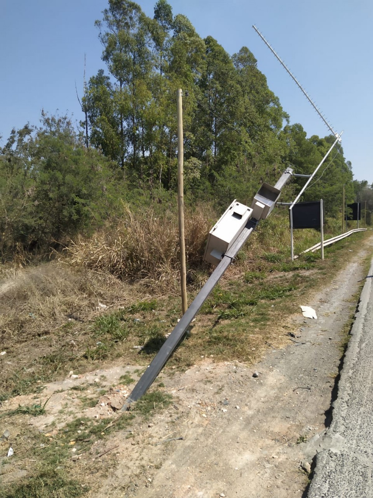 Radar instalado no Córrego das Almas entre Arcos e Formiga é encontrado danificado