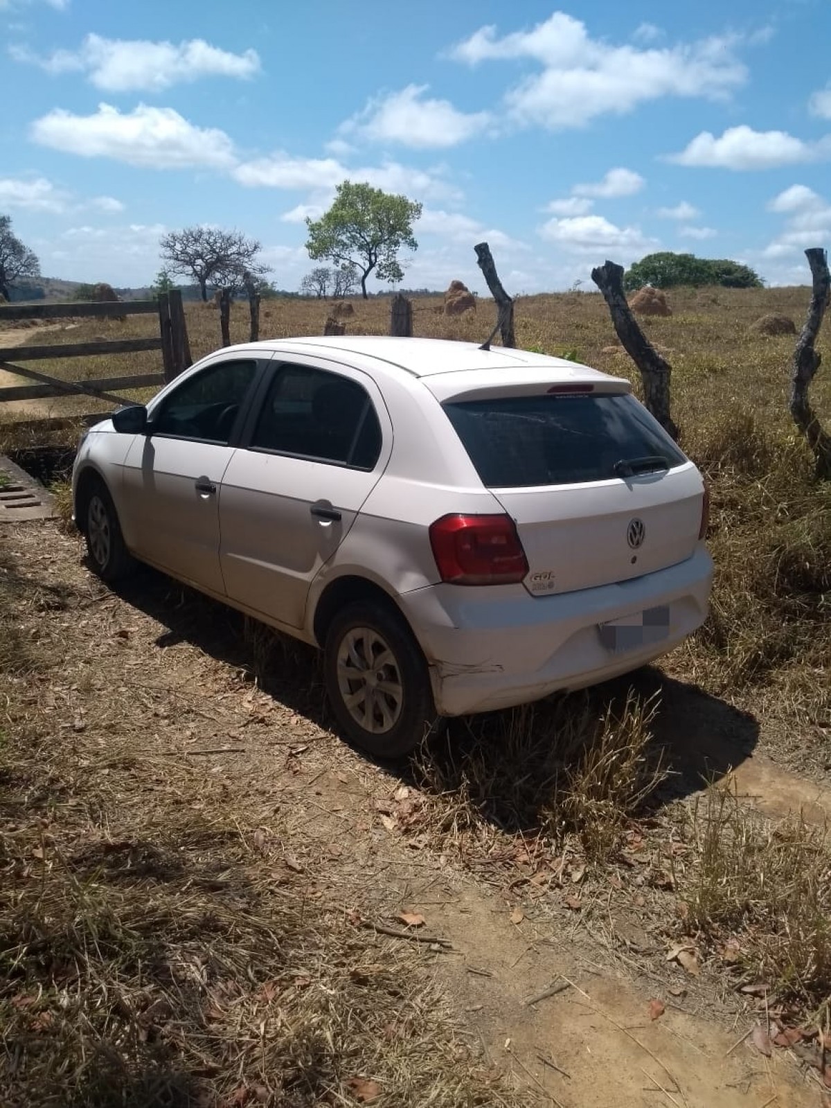 Pedra do Indaiá - Polícia Militar Rodoviária localiza veículo roubado e abandonado na zona rural