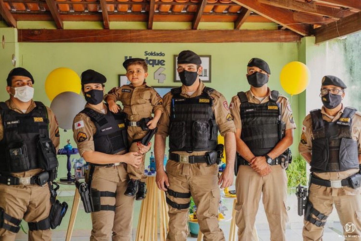 Garoto arcoense de 4 anos é visitado por militares no dia do seu aniversário
