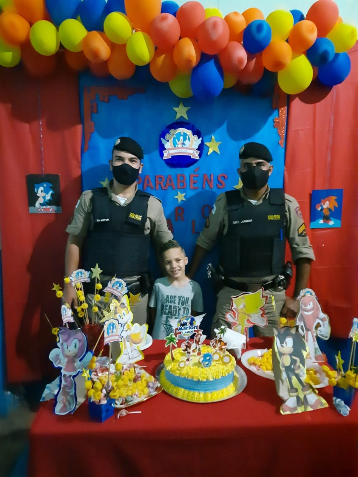 Santo Antônio do Monte - Admirador da PM recebe surpresa de aniversário