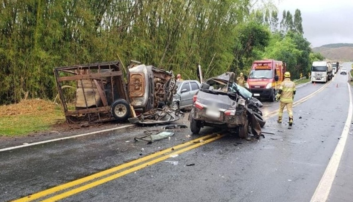 Colisão envolvendo três veículos deixa vítima fatal na MG-050 entre Piumhi e Pimenta