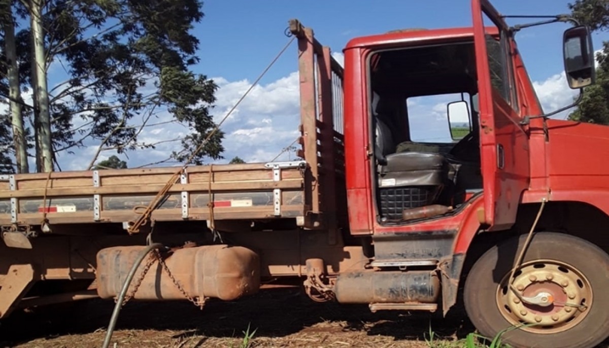Criminosos fazem família refém e roubam produtos de loja agrícola em Bambuí