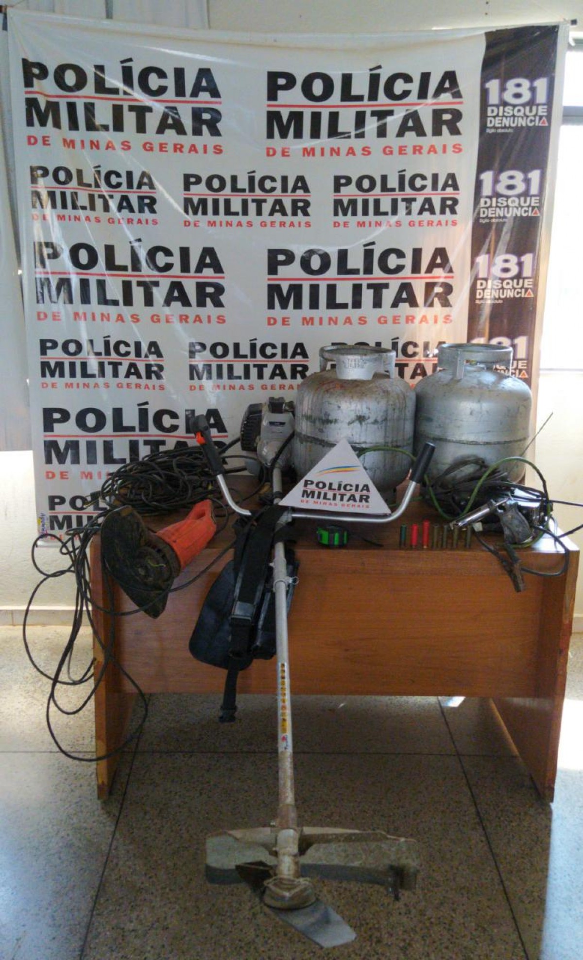 PM recupera produtos que podem ser oriundos de furto