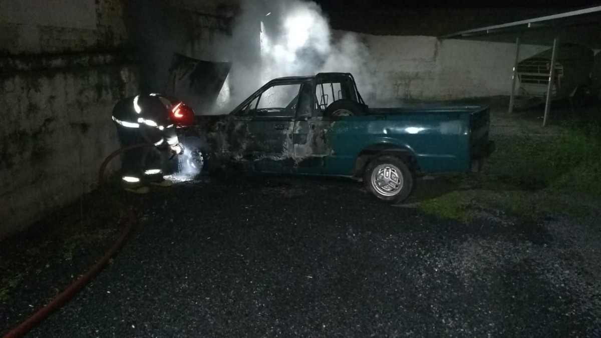 Veículo é encontrado em chamas em Formiga