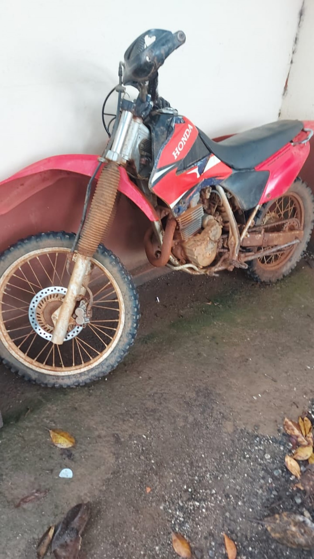 Moto sem placa adquirida por senhor à 7 anos por 2mil reais é apreendida pela Polícia Rodoviária