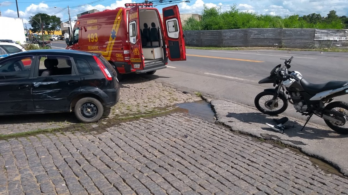 Piloto fica feriado após moto e carro colidirem em Formiga