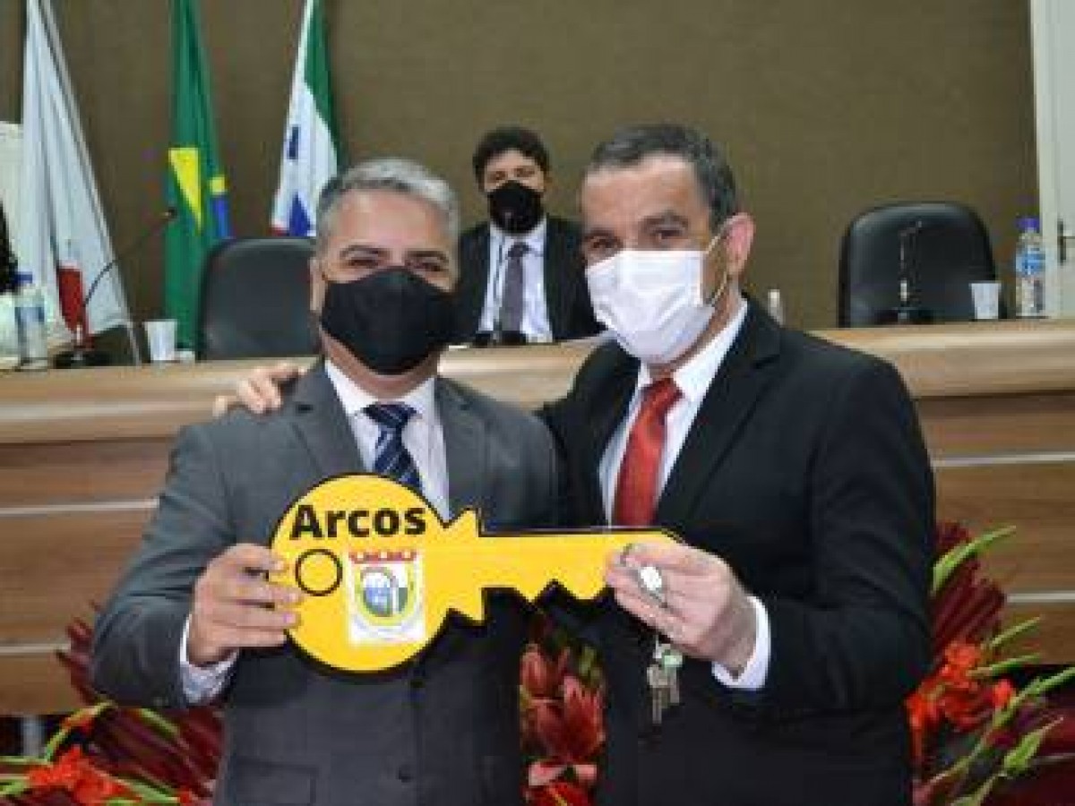 Prefeito, vice e os nove vereadores eleitos estão oficialmente empossados