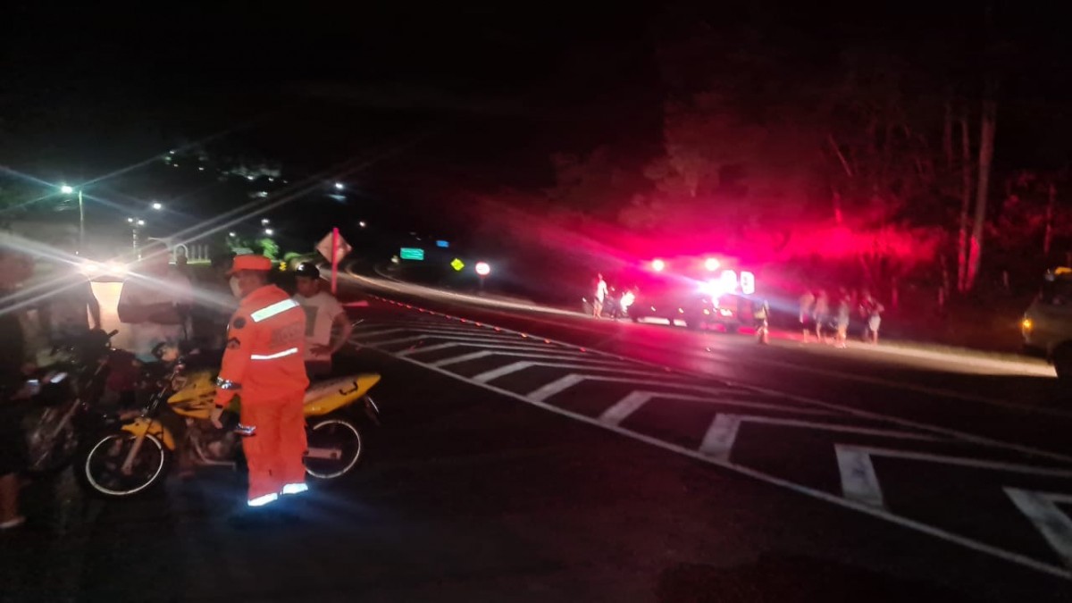 Colisão entre duas motos deixa os respectivos condutores feridos em Córrego Fundo