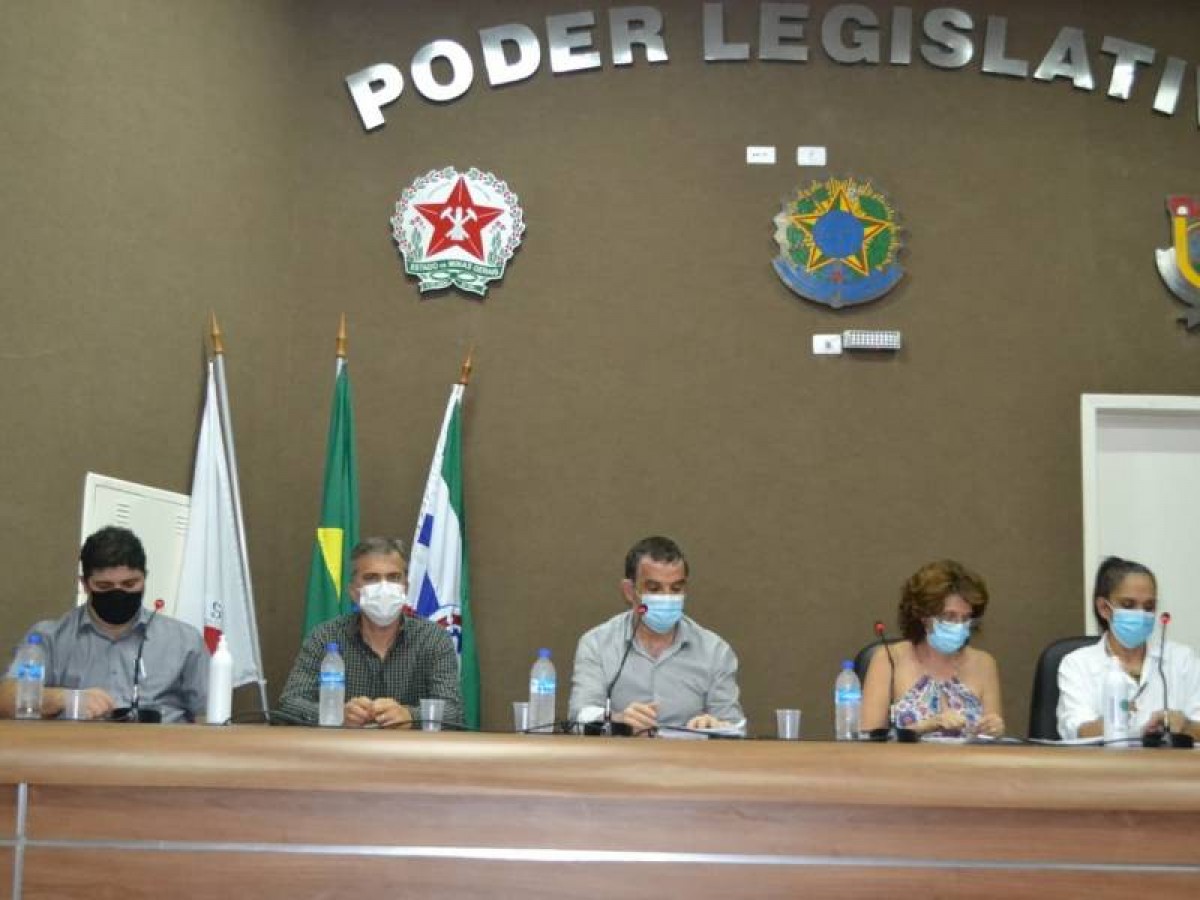 PREFEITURA BUSCA MAIS 468 DOSES DA VACINA CONTRA A COVID-19 PARA ARCOS
