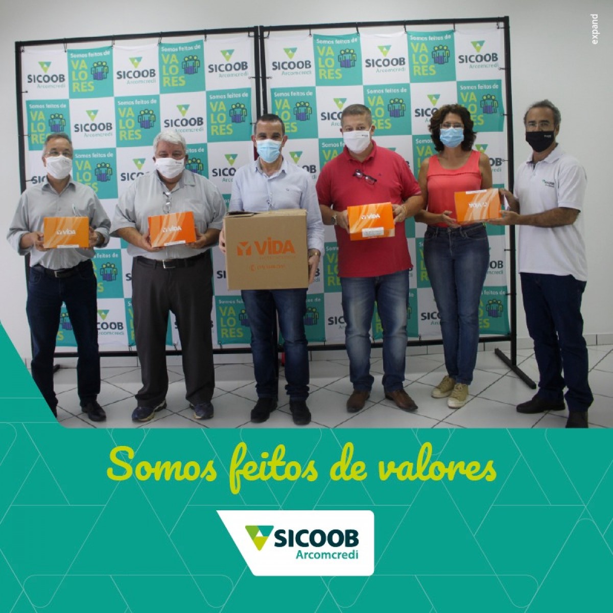Sicoob Arcomcredi realiza doação de testes rápidos do COVID-19 para o Município