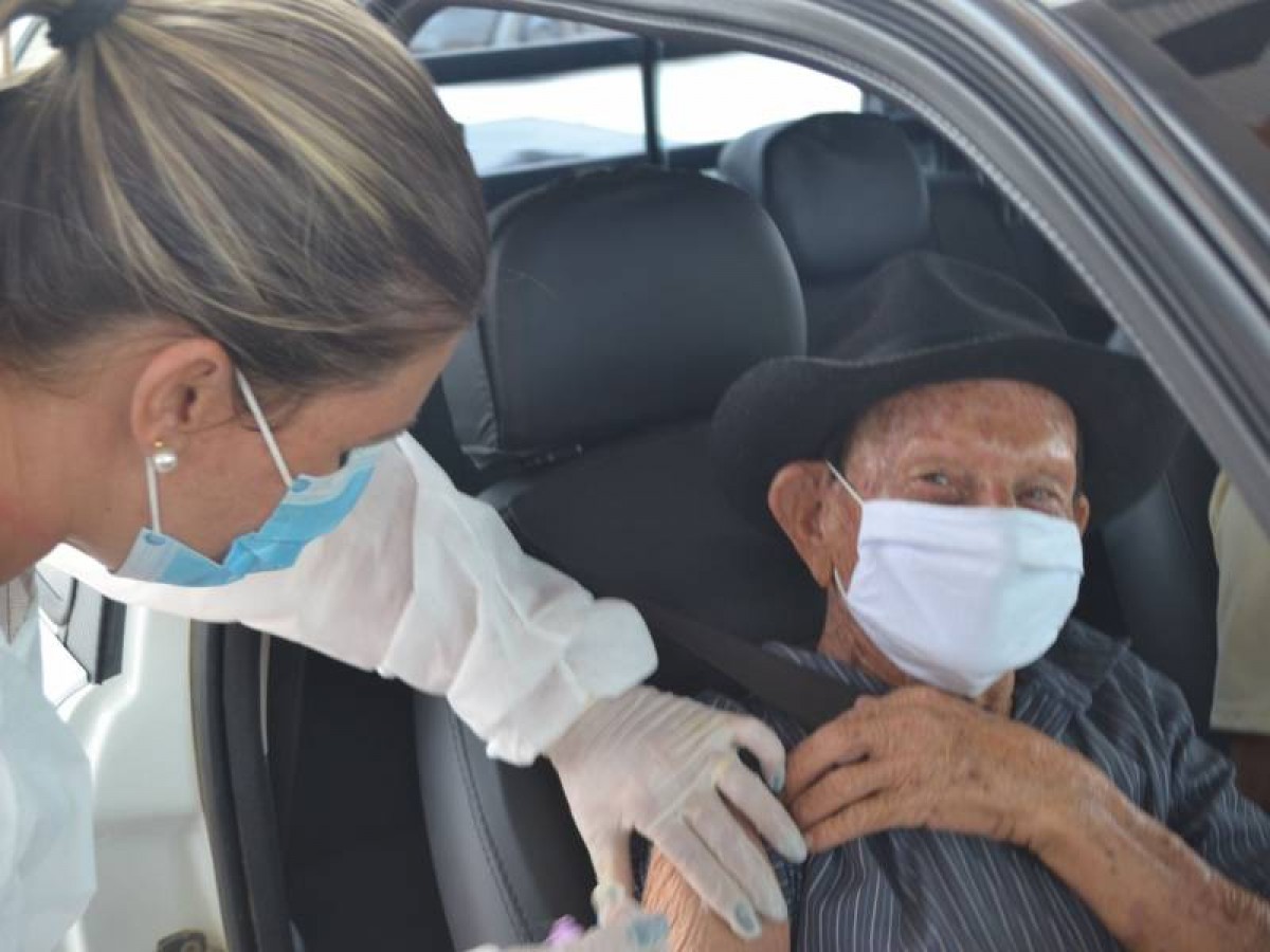 DRIVE-THRU NESTA SEGUNDA (1º) SERÁ PARA A SEGUNDA DOSE DE VACINAS A PESSOAS COM 90 ANOS OU MAIS