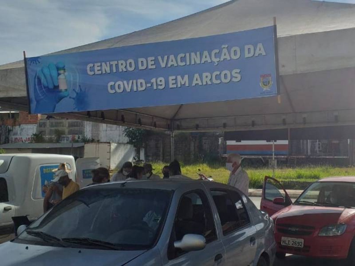 COVID/ARCOS: NESTA SEXTA-FEIRA (05/03) O DRIVE-THRU DE VACINAÇÃO É PARA IDOSOS DE 84 ANOS
