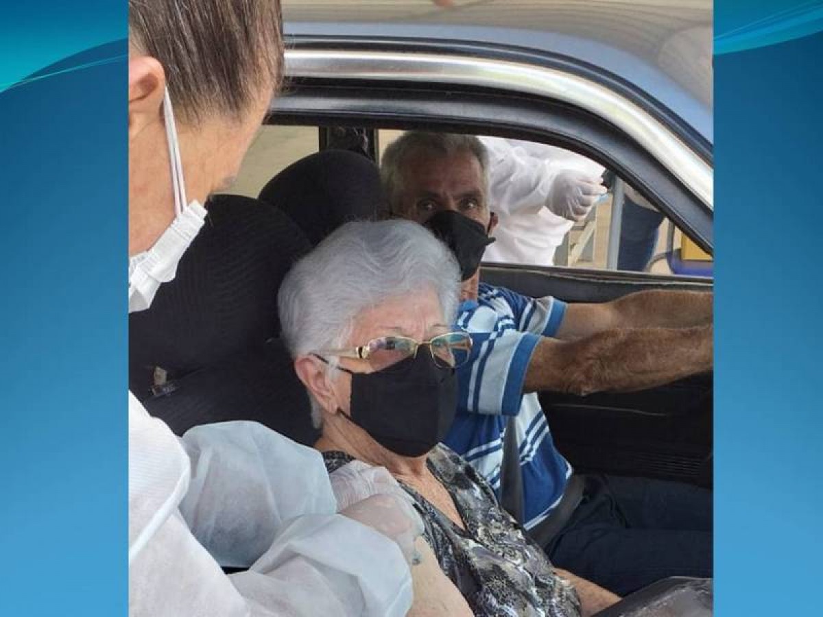DRIVE-THRU DE VACINAÇÃO PARA IDOSOS DE 72 E 73 ACONTECE NESTE SÁBADO