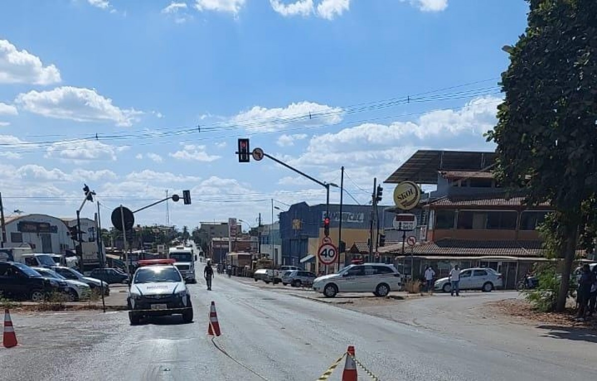 Homem é atropelado por carreta na BR-354 em Arcos