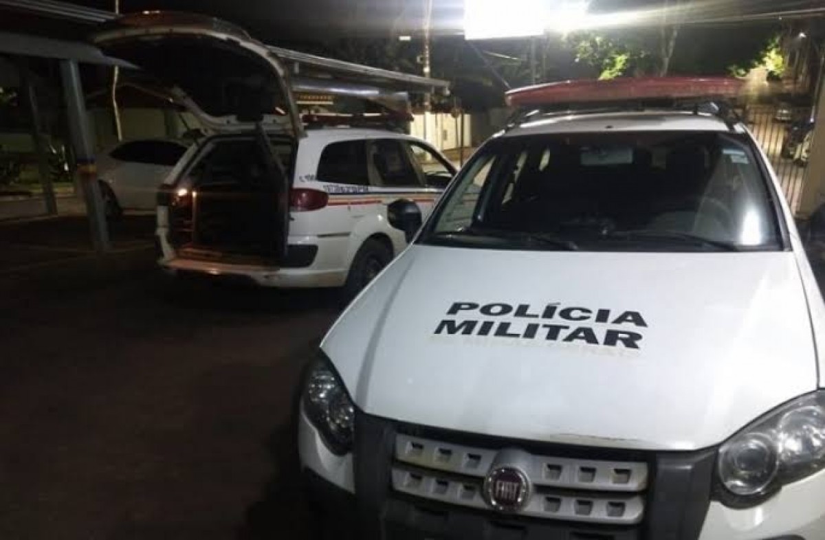 Homem é preso após desferir 14 golpes de faca contra companheira em Bambuí