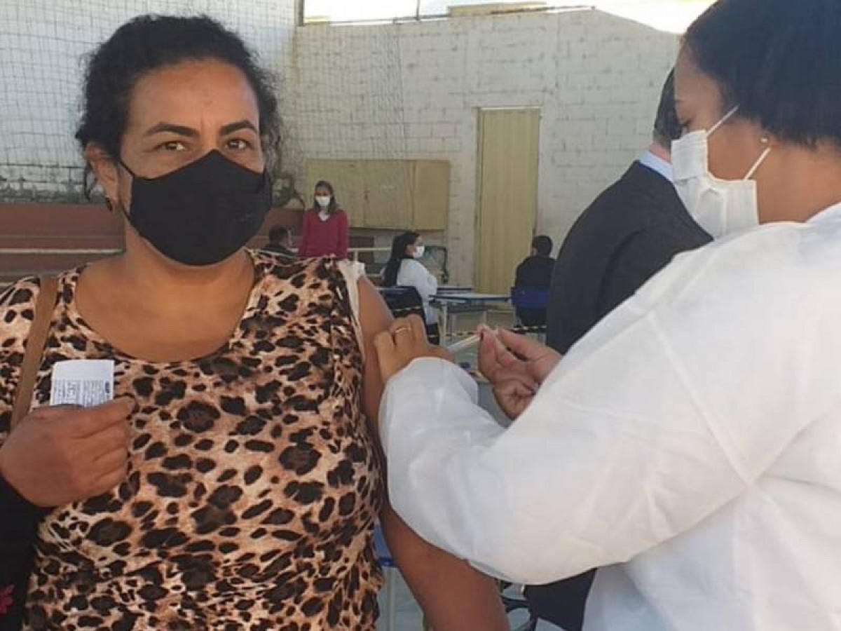 Covid-19: Pessoas de 45 anos serão vacinadas no sábado (17/07); atenção para o local