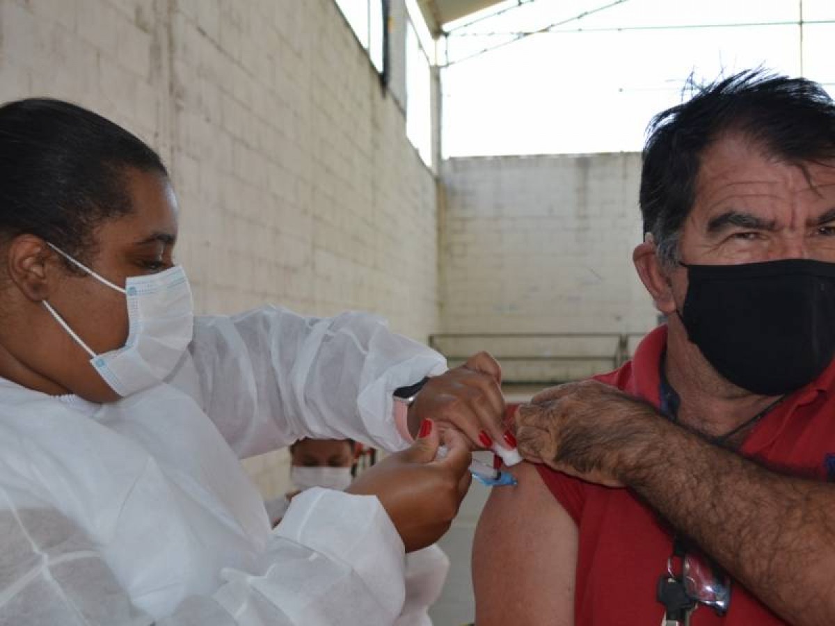 Covid-19: Nesta terça (03) tem vacinação de 2ª dose da Astrazeneca para pessoas de 62 anos e Agentes Penitenciários