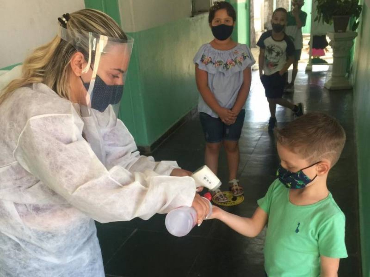 Alunos dos 2º e 3º ano da rede municipal retomam às aulas presenciais