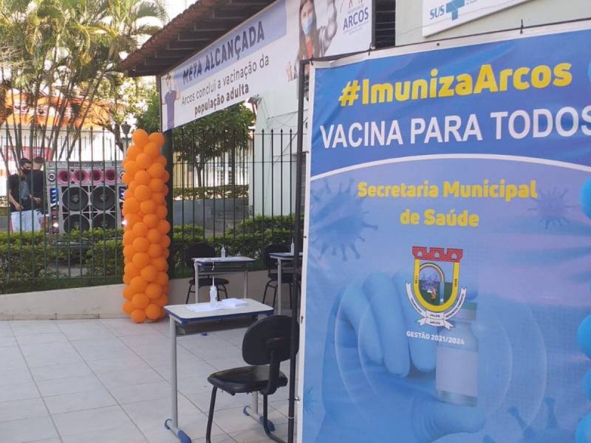 Covid-19: Arcos alcança meta de vacinação de 1ª dose e homenageia profissionais da Saúde