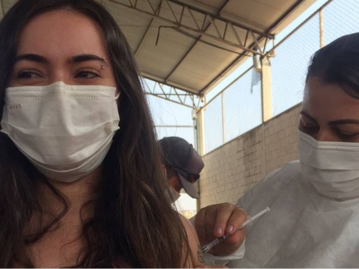 Adolescentes de Arcos, entre 12 e 17 anos, devem fazer CPF ou Cartão SUS para adiantamento da vacinação contra a Covid-19