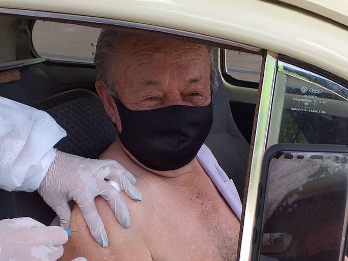 Arcos/MG: idosos de 84 e acima de 90 anos receberão terceira dose da vacina contra a Covid-19 no sábado (25)