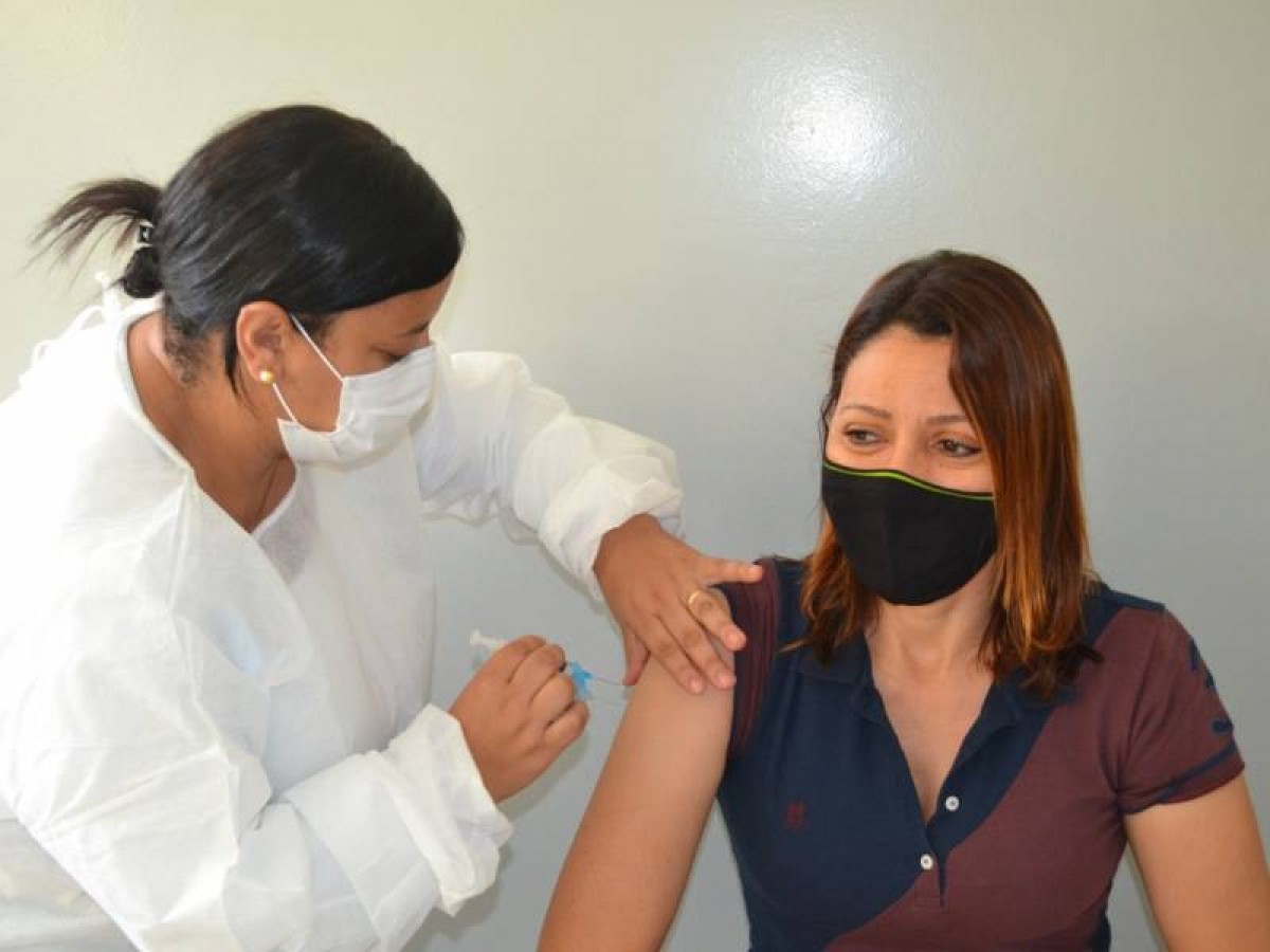 Covid-19: No sábado (02/10) tem vacinação de 2ª dose da Pfizer para pessoas de 42 anos que receberam a 1ª imunização até o dia 27 de julho