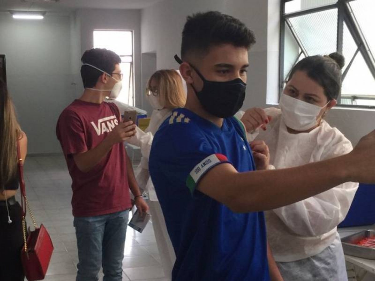 Covid-19: adolescentes de 17 anos serão vacinados na quinta-feira (30)