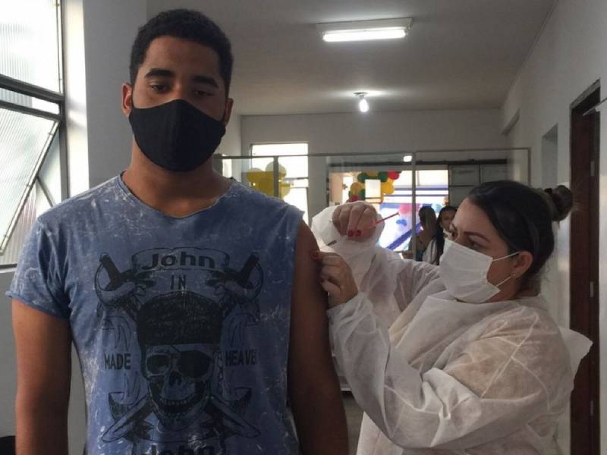 Covid-19: adolescentes de 16 anos serão vacinados na sexta-feira (01)