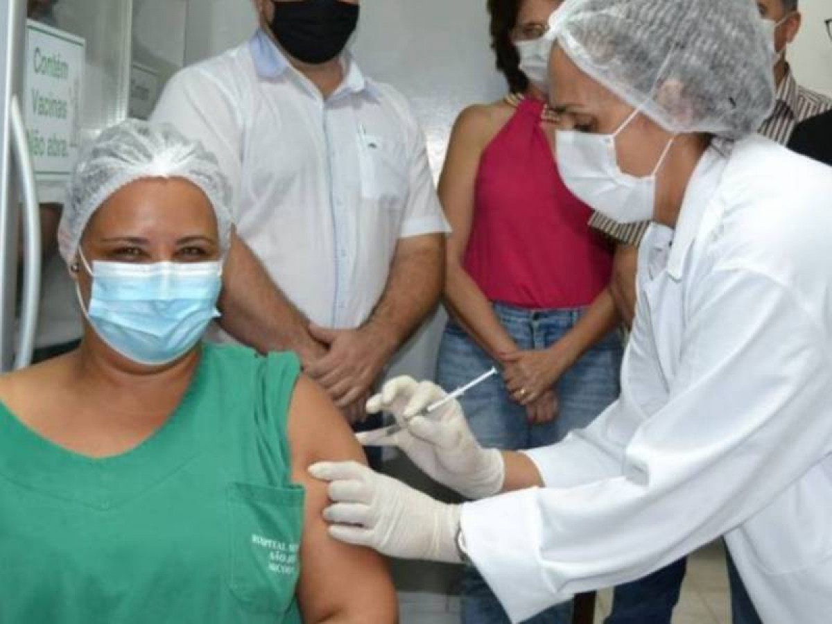 Covid-19: Na terça (05) tem dose de reforço para trabalhadores de Saúde que tomaram a 2ª dose até 31 de março