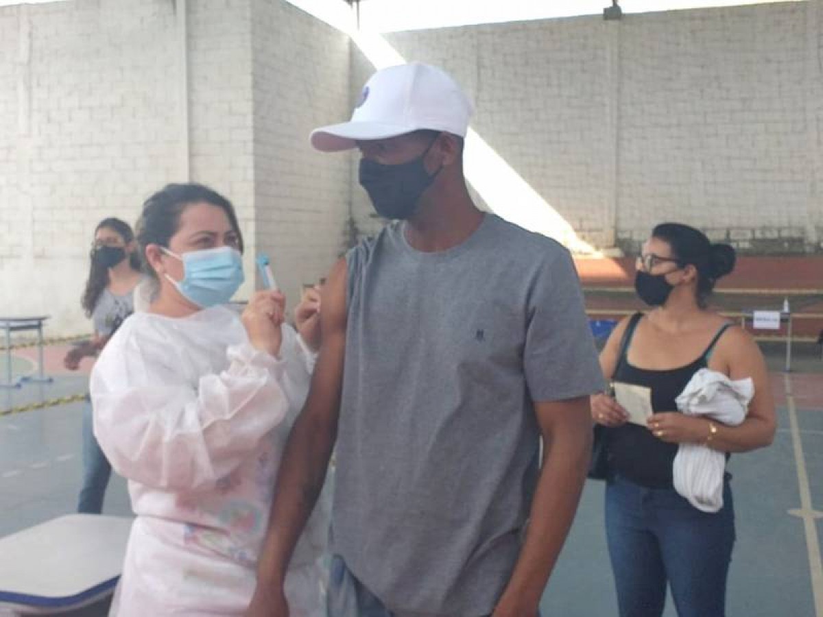 Covid-19: na sexta (08) tem vacinação de 2ª dose da AstraZeneca para pessoas de 53 anos que receberam a 1ª imunização até o dia 07 de julho