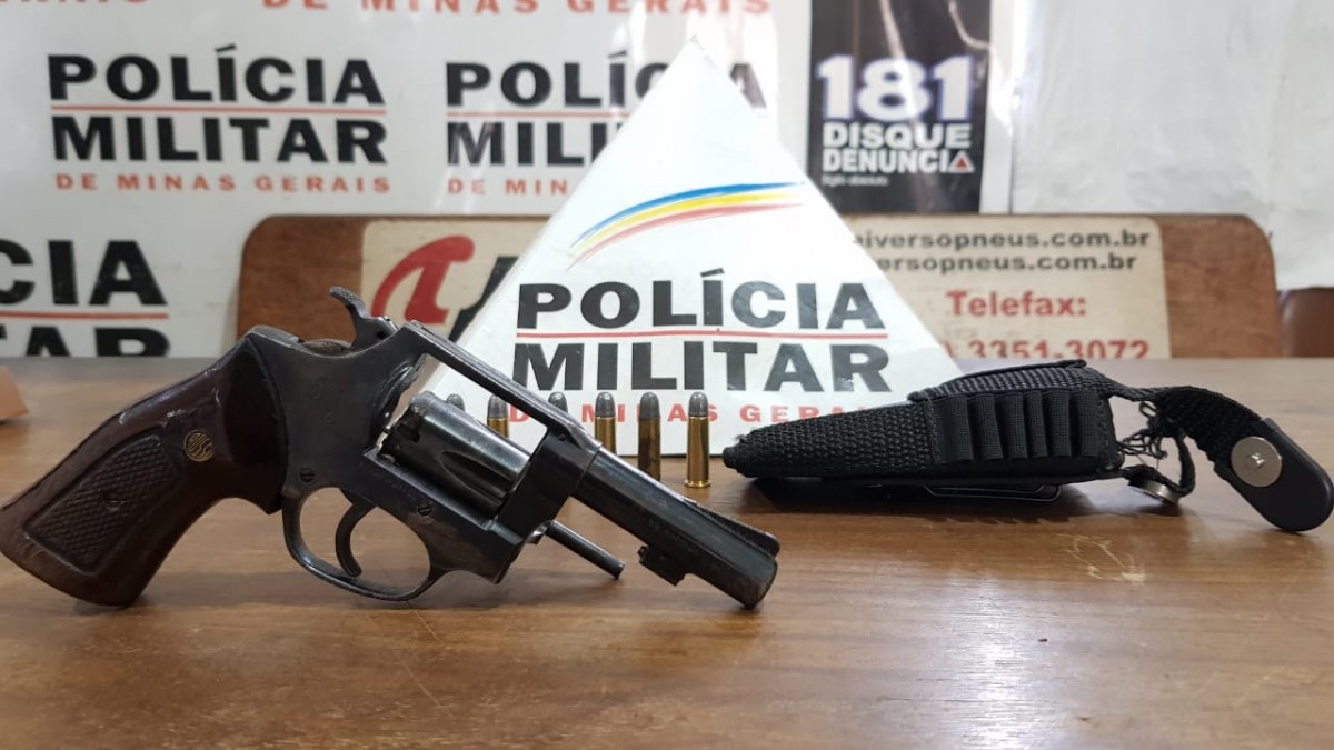 Polícia Militar apreende arma de fogo em Arcos