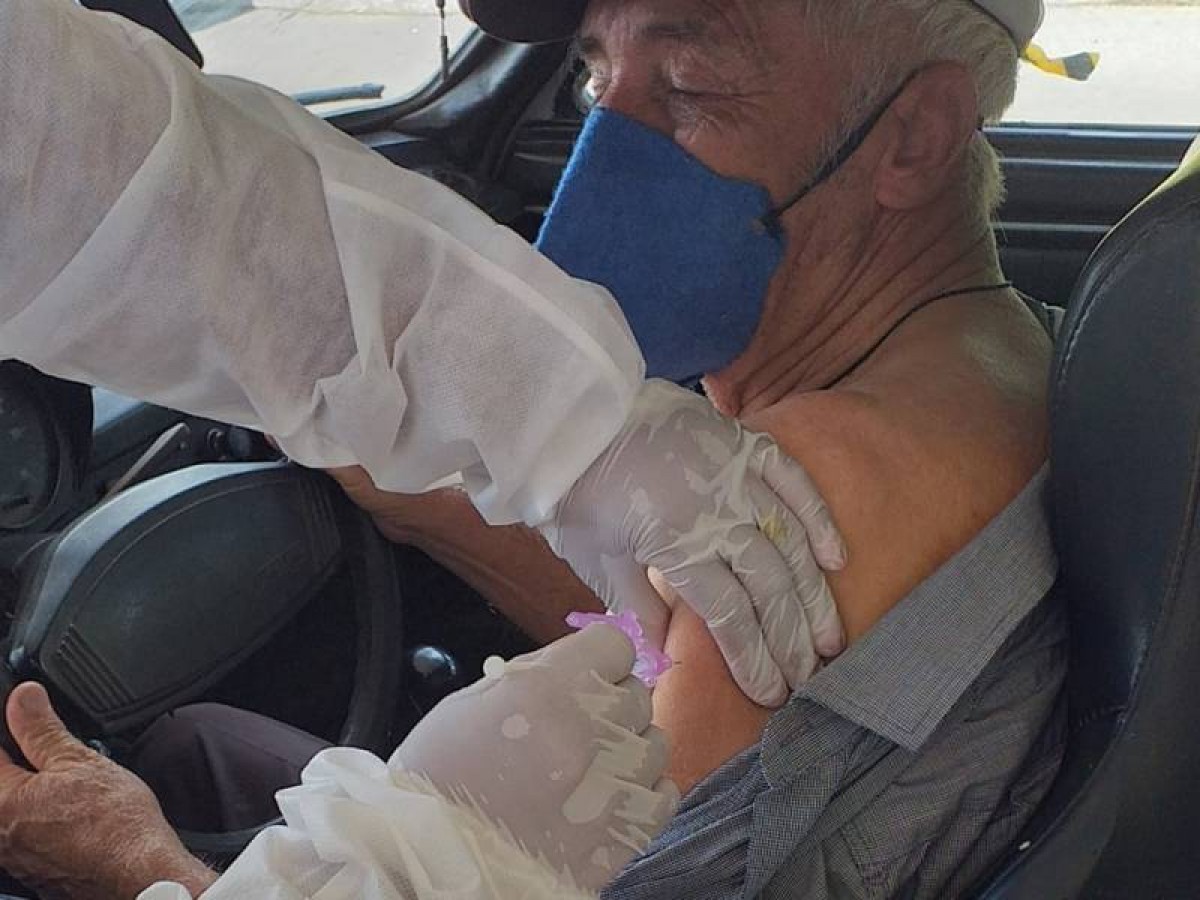 Arcos/MG: idosos de 72 e 73 anos receberão 3ª dose da vacina contra a Covid-19 no sábado (30/10); atenção para o horário e local