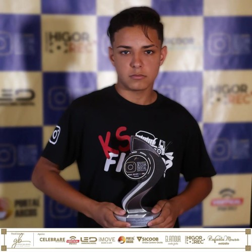 Adolescente de 14 anos faz sucesso no instagram e é destaque como criador de conteúdo em Arcos