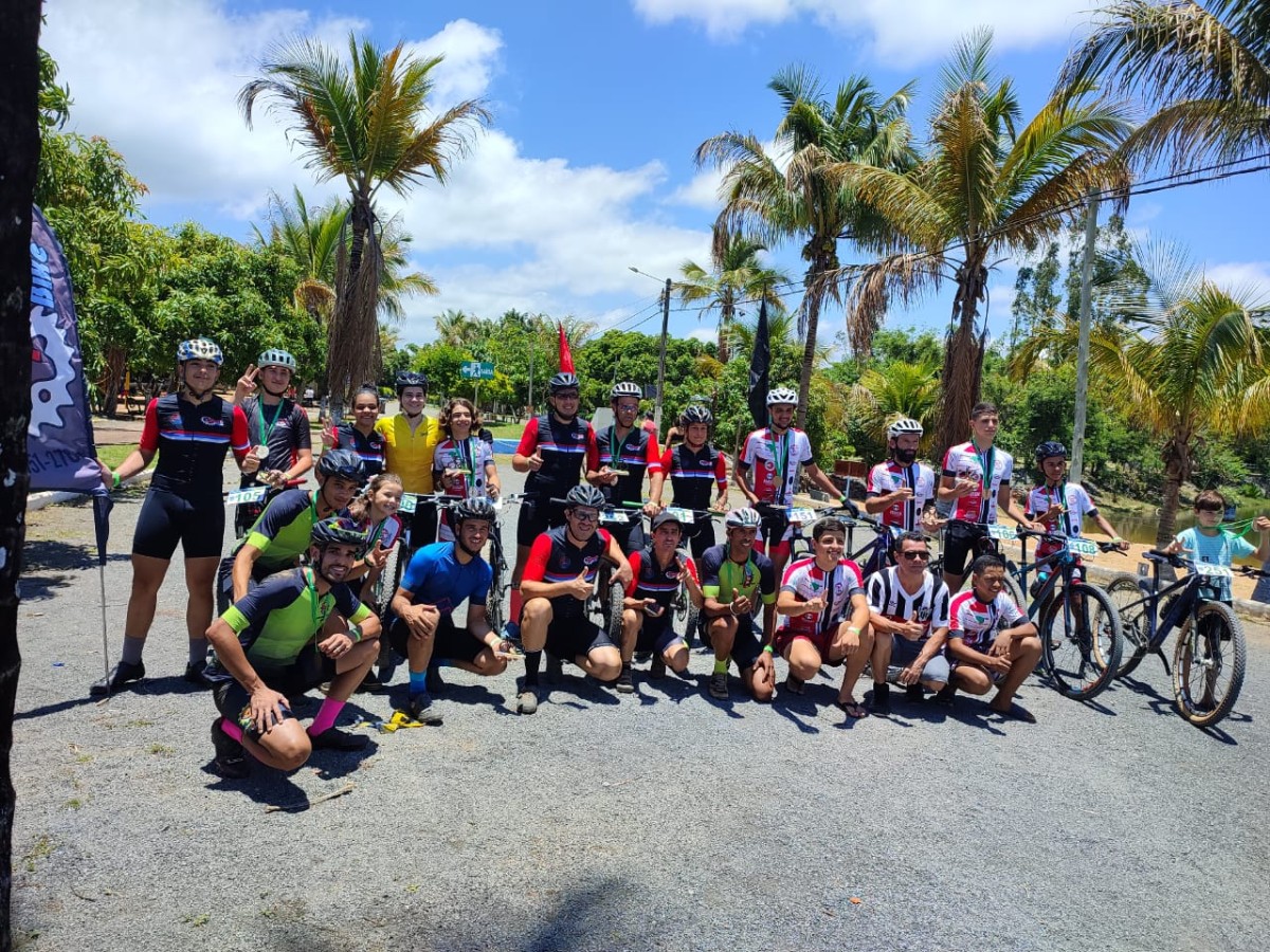 Grupo de ciclismo ‘Lobos da Trilha’ realiza 3º Natal Solidário Desafio XCO em Arcos