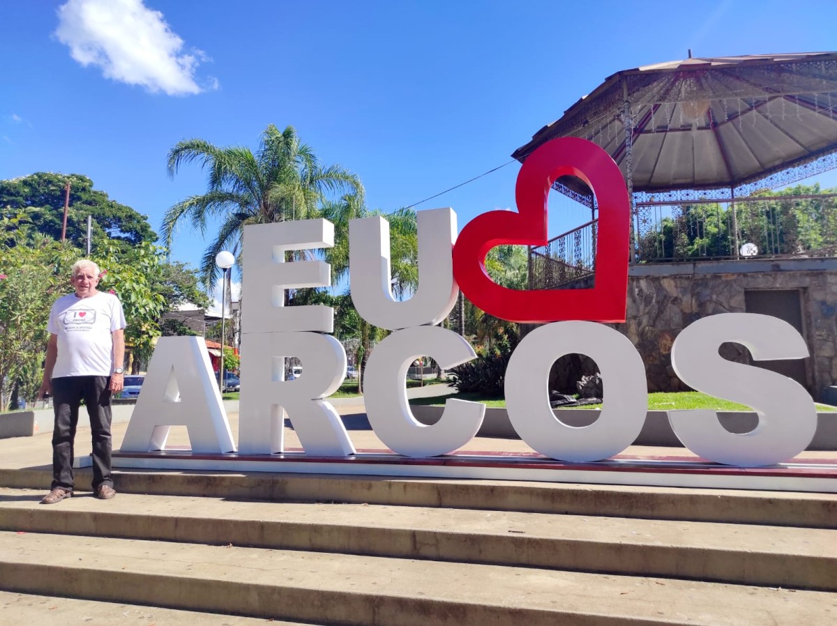 Grupo ‘Arcoenses Ausentes e Amigos de Arcos’ cria e idealiza novo monumento “Eu amo Arcos”