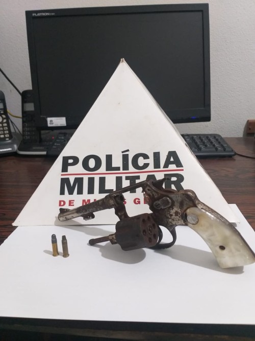 Militares apreendem arma de fogo e munições em Iguatama