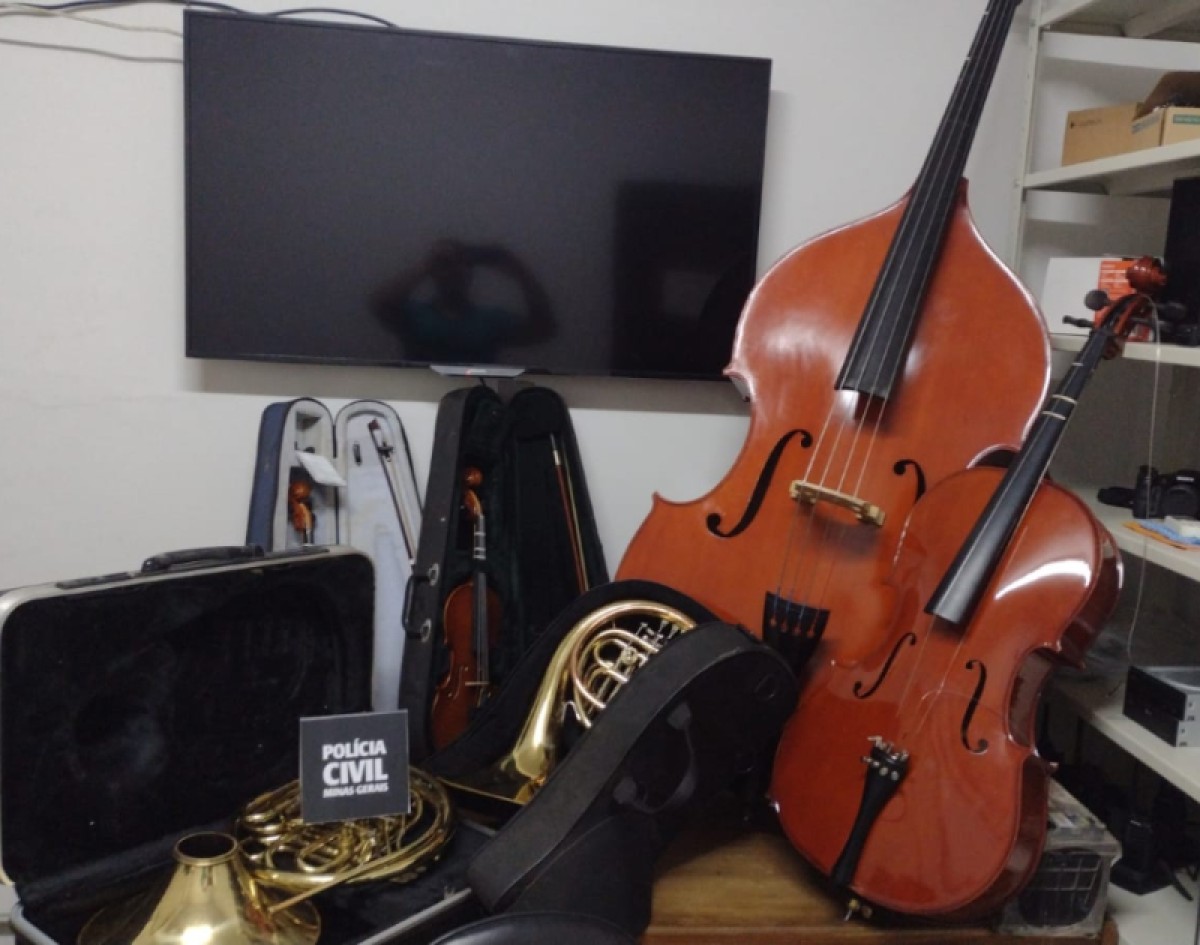 Arcos: PCMG recupera instrumentos musicais furtados de projeto social