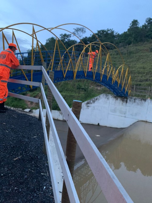 Bombeiros alertam sobre alto nível de água durante monitoramento na "Prainha' de Arcos