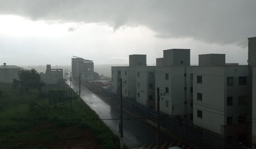 Chuvas intensas são esperadas no Centro-Oeste de Minas nesta semana; Inmet emitiu alerta