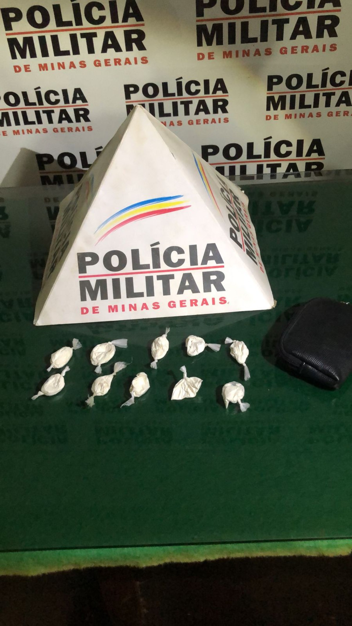 Adolescente é apreendido com cocaína em Iguatama