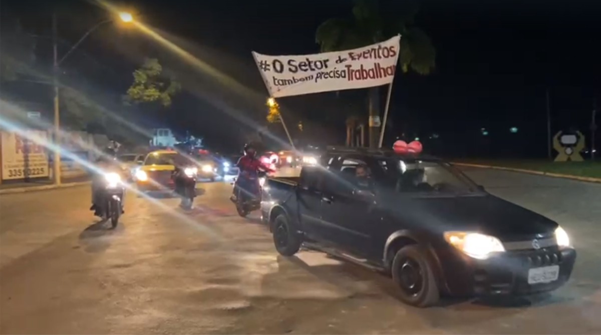 Carreata: empresários, cantores e profissionais da área pedem retorno da realização de eventos em Arcos