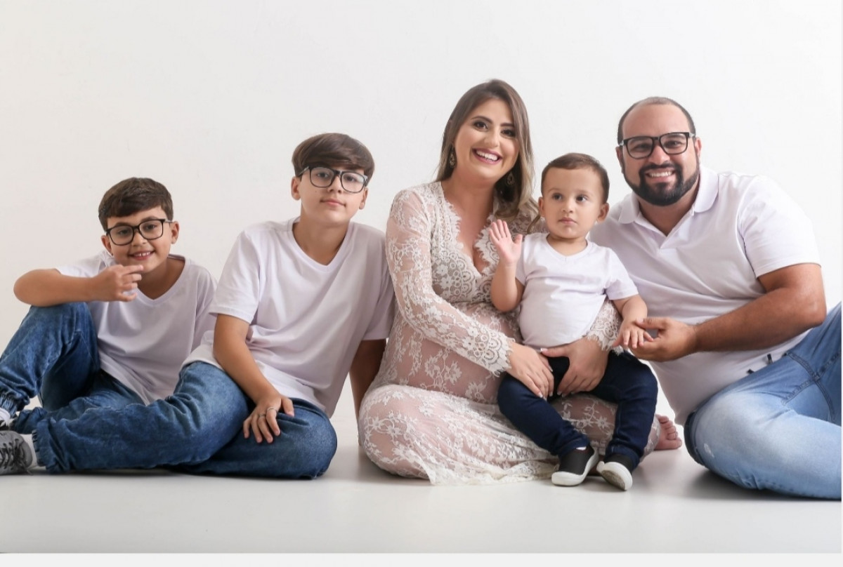 Dia das mães: conheça a história de Lívia Barbosa, uma mãe de 34 anos que tem quatro filhos