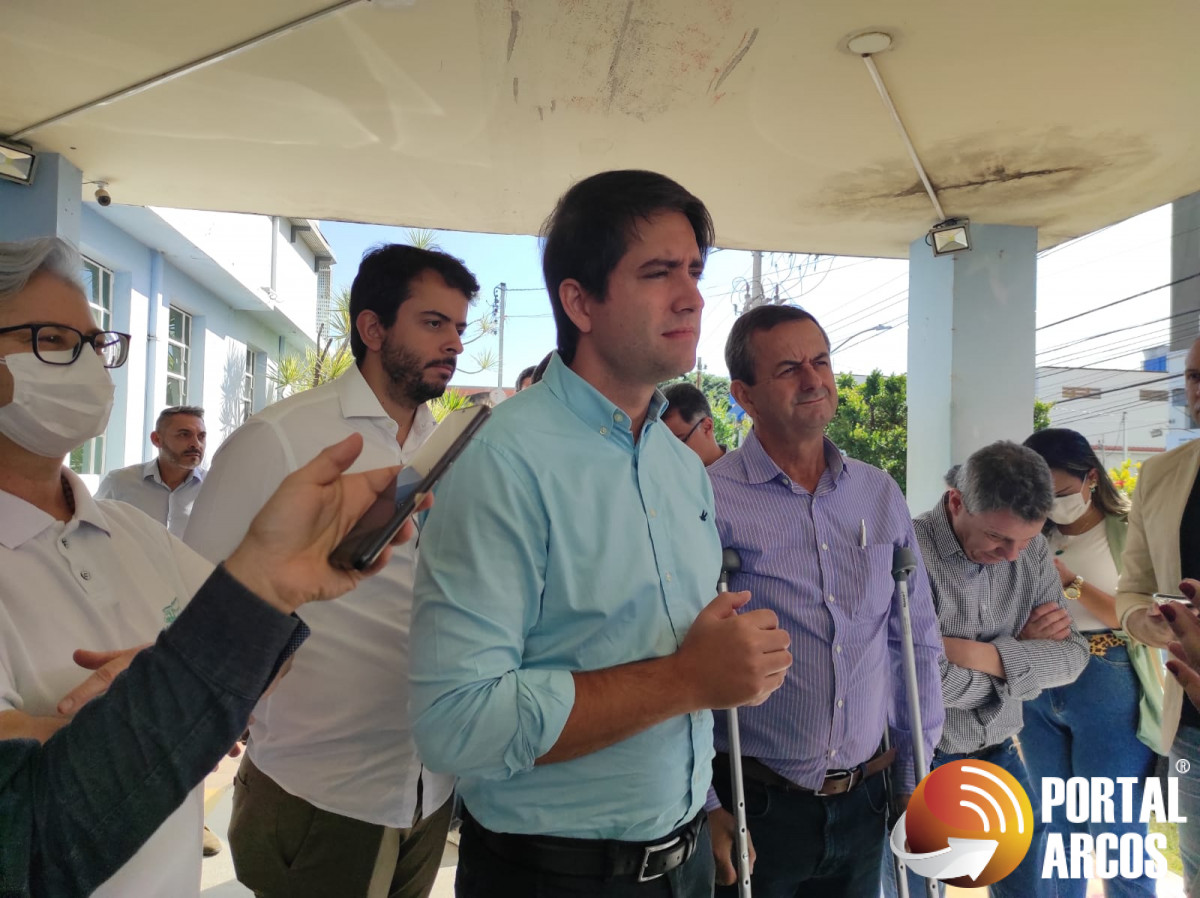 Secretário de Estado de Saúde de Minas Gerais, Fábio Baccheretti, visita a Santa Casa de Arcos
